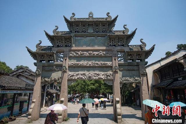 “美育伴成长，欢乐迎新年”湖南金色时光艺术团奏响2024新年音乐会